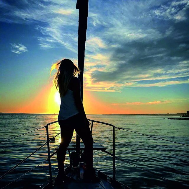 Lisbon: Sunset Sailing Cruise with Wine - Key Points