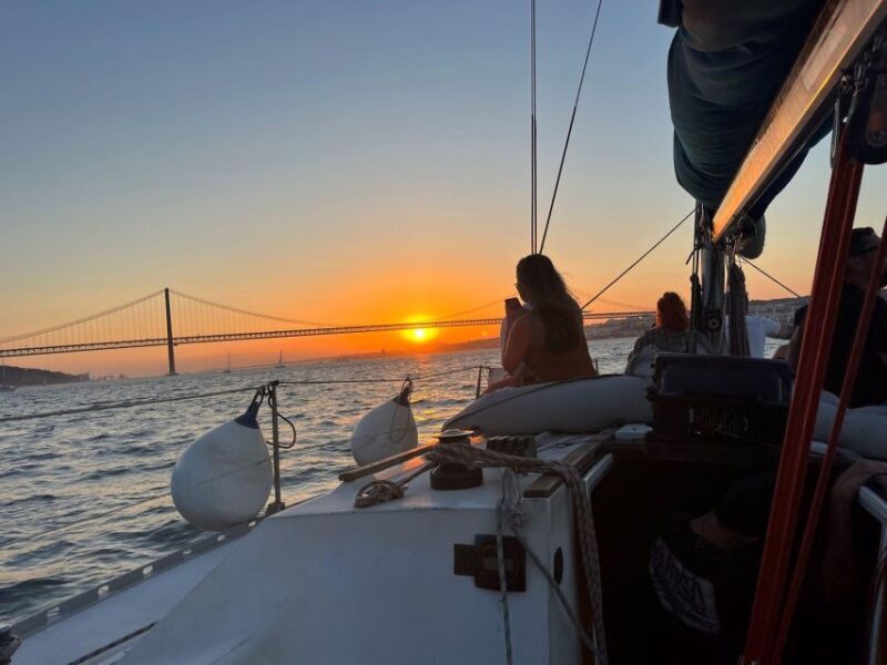 Lisbon Sunset Sensations 2h Cruise - FAQ
