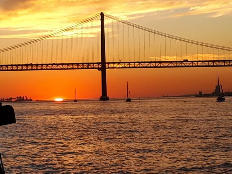 Lisbon: Sunset SpeedBoat Tour - FAQ