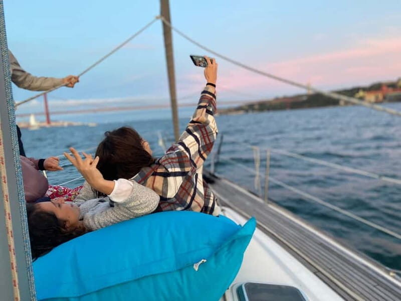Lisbon: Tagus River Sailboat Cruise - FAQ