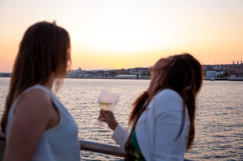 Lisbon: Tagus River Sunset Tour with Snacks and Drink - Key Points