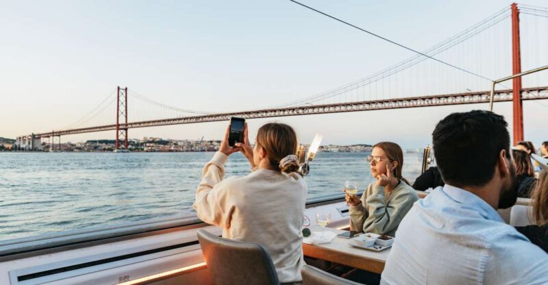 Lisbon: Tejo River Sunset Cruise with Welcome Drink - Key Points