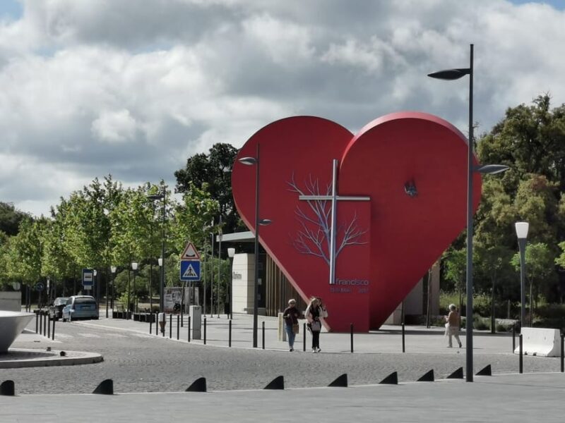 Lisbon to Fatima Nazaré and Óbidos Private Full Day Tour - Key Points