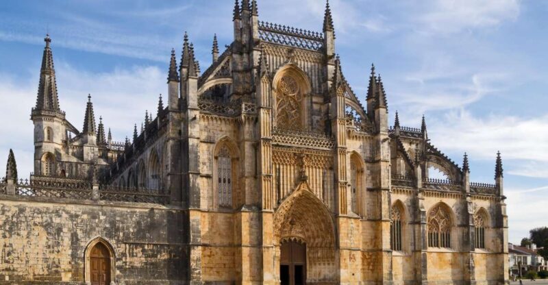 Lisbon: Tour Fátima, Batalha, Alcobaça, Nazaré and Óbidos - Exploring Portugal’s Sacred and Scenic Sights in One Day