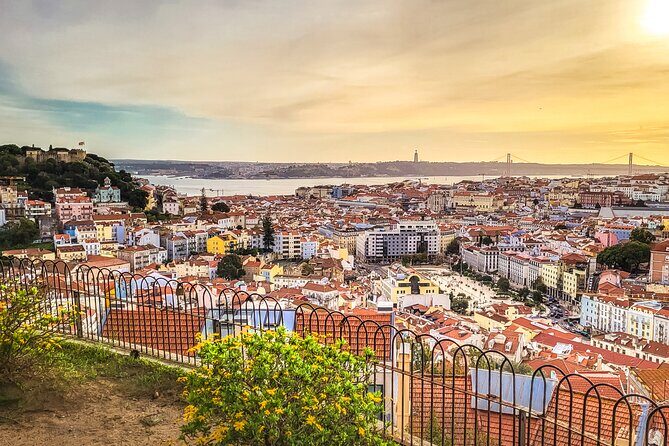 Lisbon tour Oldtown & Viewpoints on a tuktuk - Discover Lisbon’s Charm on a Private Old Town & Viewpoints Tuk-Tuk Tour