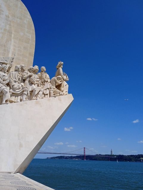Lisbon Tuktuk Highlights Tour with Food and Wine Tastings - Key Points