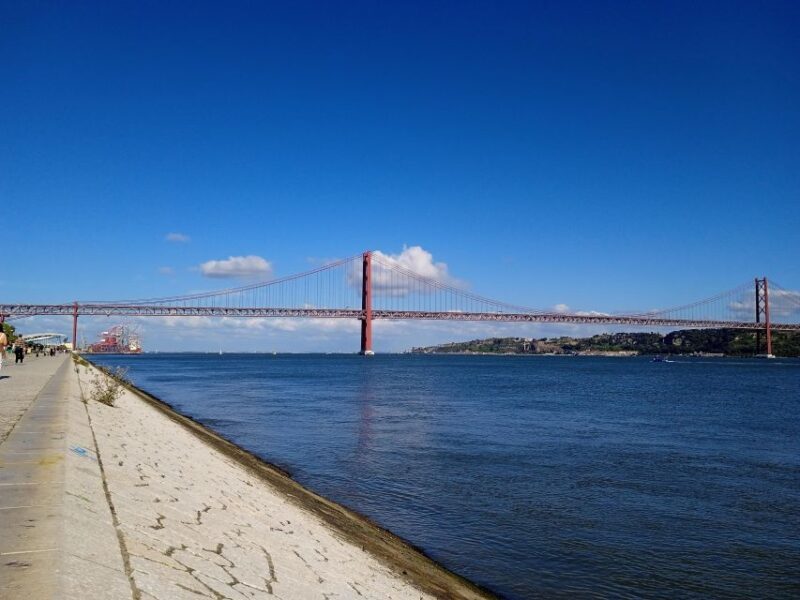 Lisbon Tuktuk Highlights Tour with Food and Wine Tastings - Exploring Lisbon in a Tuktuk: A Detailed Journey