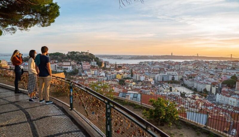 Lisbon Tuktuk Old-town Sightseeing Tour - Key Points