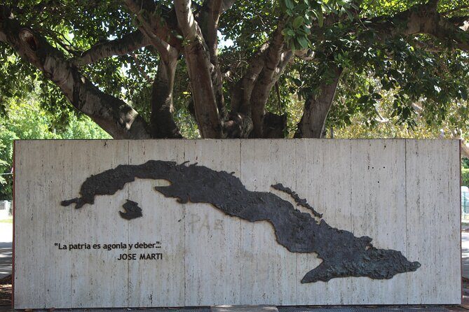 Little Havana Walking Tour for History Buffs - The Guide’s Role and Group Atmosphere