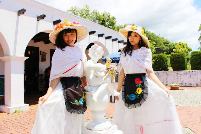 Little World Ticket (Aichi) - A world tour built around houses