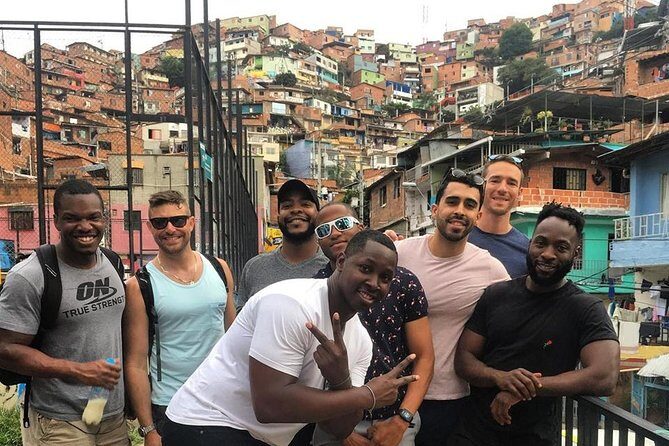 Live Comuna 13 with a local - Key Points