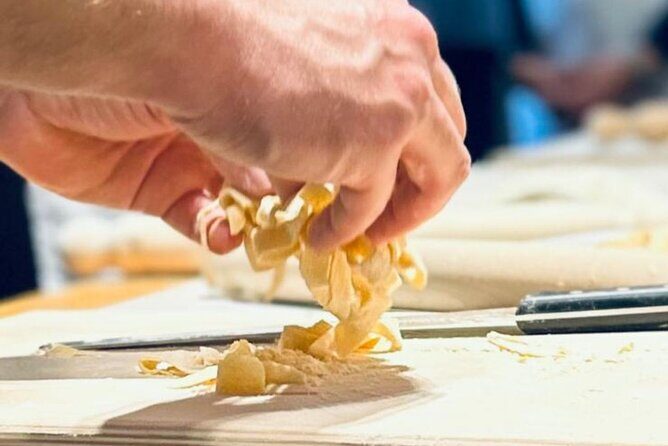 Live cooking class pasta -Small group or Private,in 5 languages - A Closer Look at the Rome Pasta Cooking Class