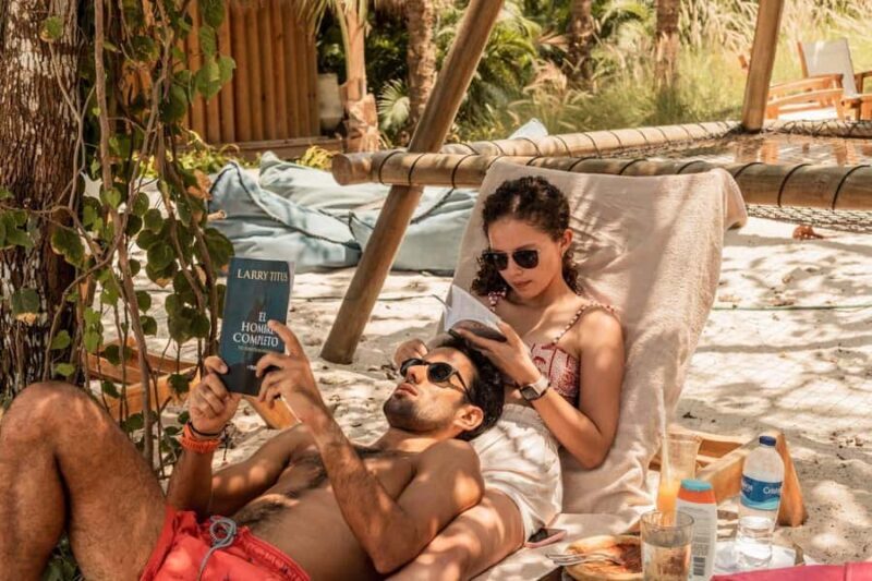 Live Makani for two - A Closer Look at Live Makani for Two