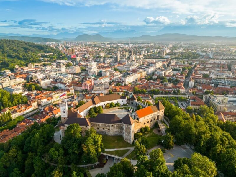Ljubljana: 2.5h walking tour with local guide - Who Should Take This Tour?