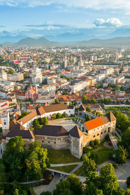 Ljubljana: 2.5h walking tour with local guide - FAQ