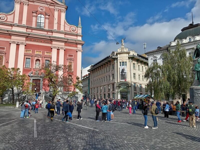 Ljubljana: City Center Walking Tour History Experience - Key Points