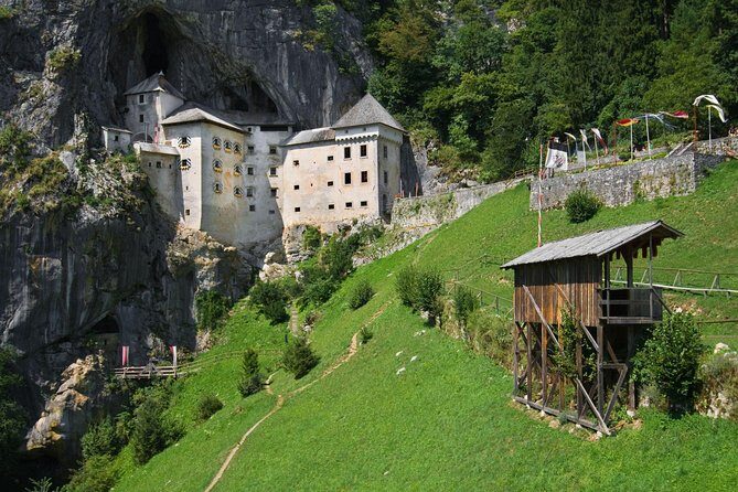 Ljubljana: Postojna cave & Predjama castle small group tour - Exploring the Tour: An In-Depth Look