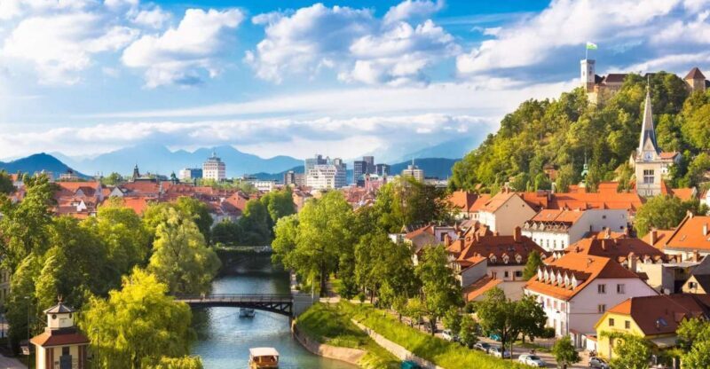 Ljubljana: Private 2h Sightseeing Walking Tour - Exploring Ljubljana in Two Hours: A Deep Dive