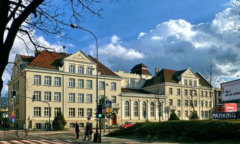 Lodz Old Town Manufaktura Highlights Private Walking Tour - Who Will Love This Tour?