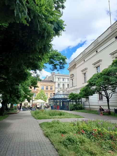 Lodz: Standard Walking Tour  2 Hours of Urban Stories - Why This Tour Offers Value