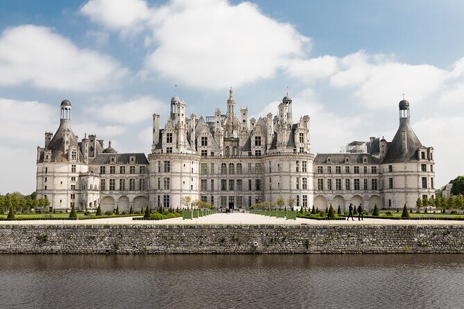 Loire Valley Private Day Trip with Chambord Winery Visit & Lunch - Exploring the Loire Valley in a Day: What to Expect