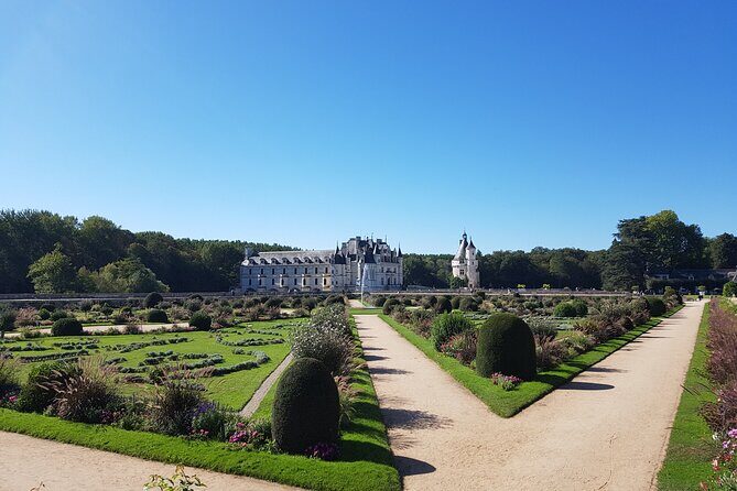 Loire Valley Tour Chambord and Chenonceau from Tours or Amboise - Who Should Consider This Tour?