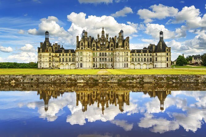 Loire Valley Wine and Castles Small-Group Day Trip from Paris - Experience the Loire Valley in a Day: Small-Group Tour from Paris