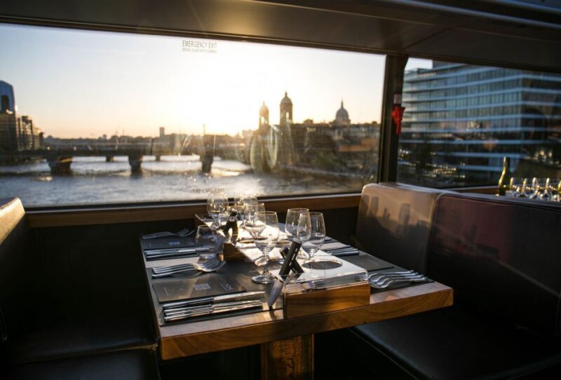 London: 4 Course Lunch Tour by Luxury Coach - An In-Depth Look at the London Lunch Tour