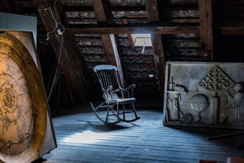 London: A Haunted Adventure with Magical Pendulum - Who Will Love This Experience?
