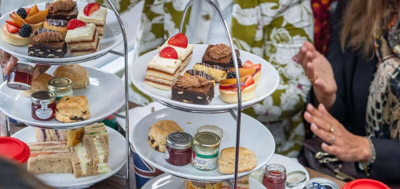 London: Afternoon Tea Bus & Buckingham Palace Entry Option - What We Think About the Value