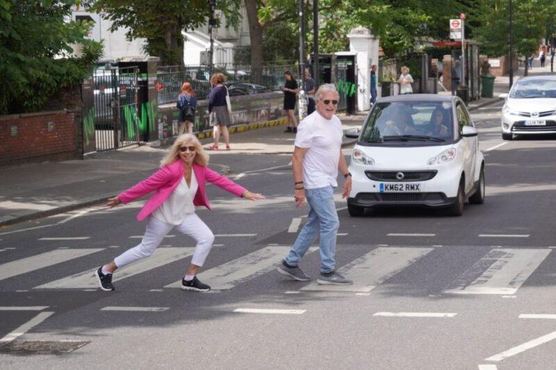 London: Beatles Walking Tour with Celebrity Guide and Bar - FAQ