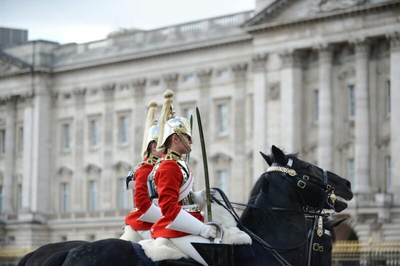 London: Buckingham Palace and Changing of the Guards Tour - Who Will Enjoy This Tour?