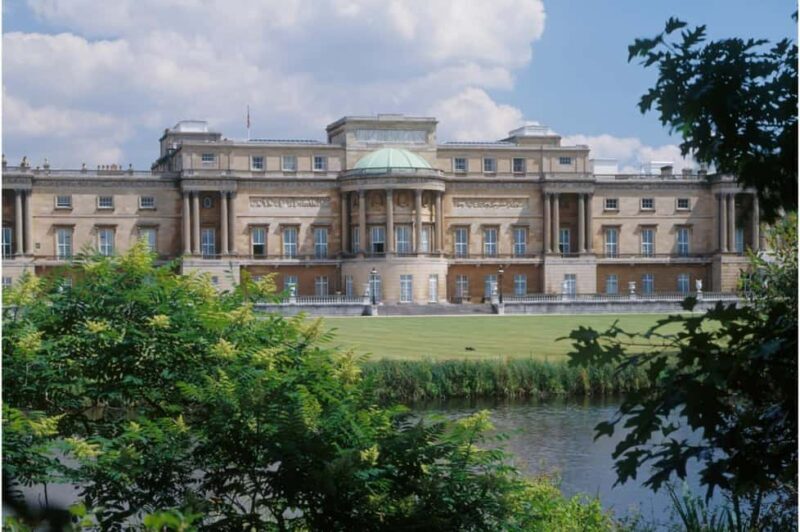 London: Buckingham Palace and Tea at The Clermont Hotel - Key Points