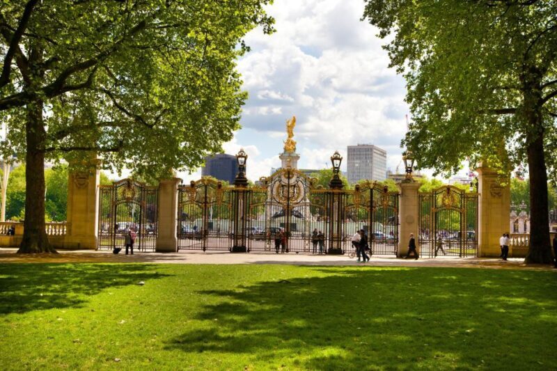 London: Buckingham Palace & Changing of the Guard Experience - Key Points