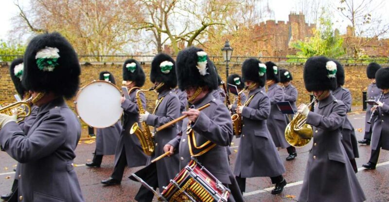 London: Buckingham Palace & Changing of the Guard Experience - A Deep Dive into the Tour Experience
