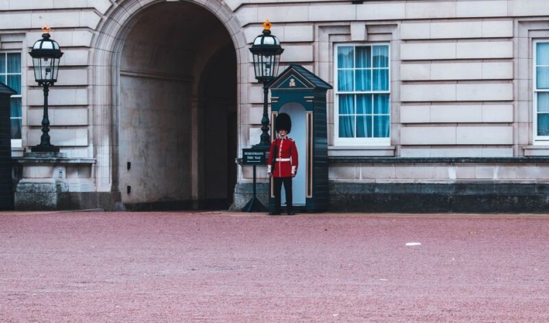 London: Buckingham Palace & Changing of the Guard Experience - Key Points