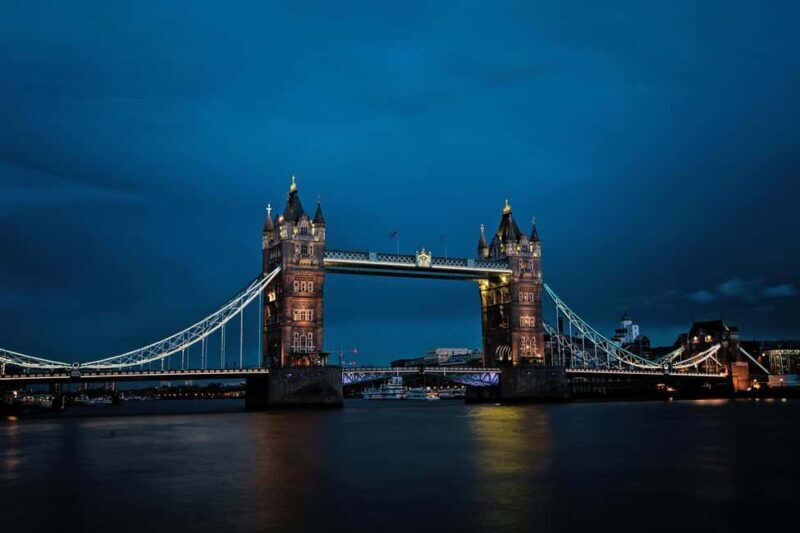 London: Buckingham Palace, Changing of the Guard Tour - A Walk Through London’s Most Famous Sights