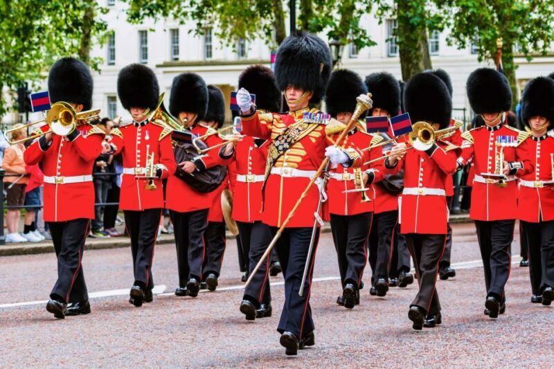 London: Buckingham Palace Entry & Changing of the Guard Tour - Introduction: A Peek Behind the Palace Gates