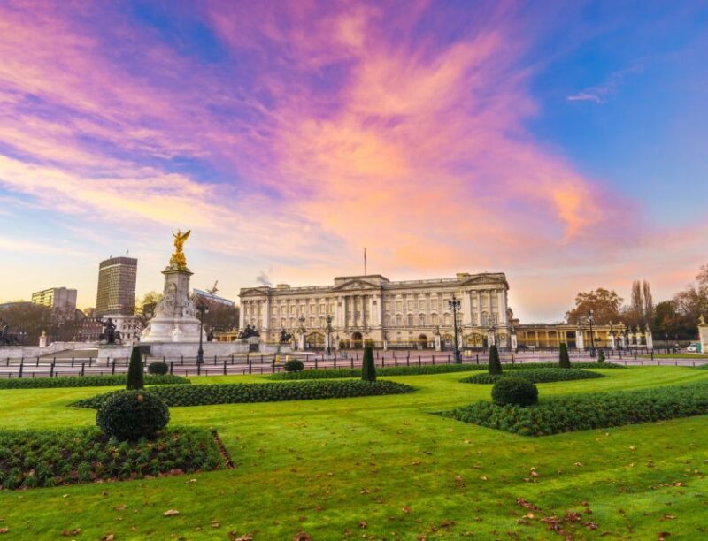 London: Buckingham Palace Ticket and Afternoon Tea Bus Tour - A Close Look at the Experience