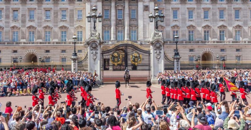 London: Buckingham Palace Ticket and Afternoon Tea Bus Tour - Who Should Consider This Tour?