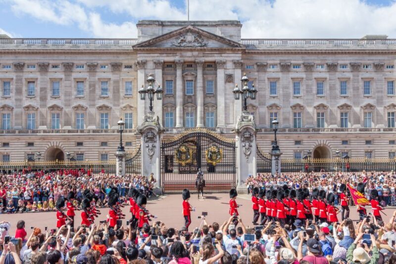 London: Buckingham Palace Ticket and Afternoon Tea Bus Tour - FAQ