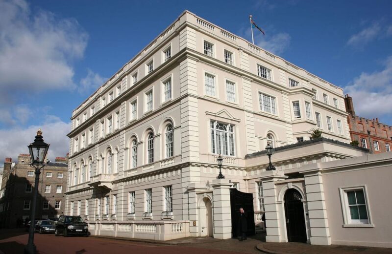 London: Changing of the Guard and Royal Palaces Walking Tour - An In-Depth Look at the Tour Experience