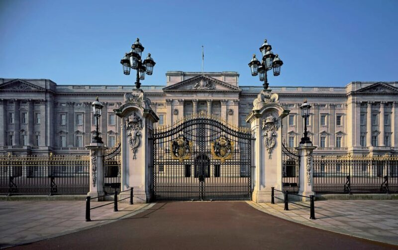 London: Changing of the Guard and Royal Palaces Walking Tour - Who Should Consider This Tour?