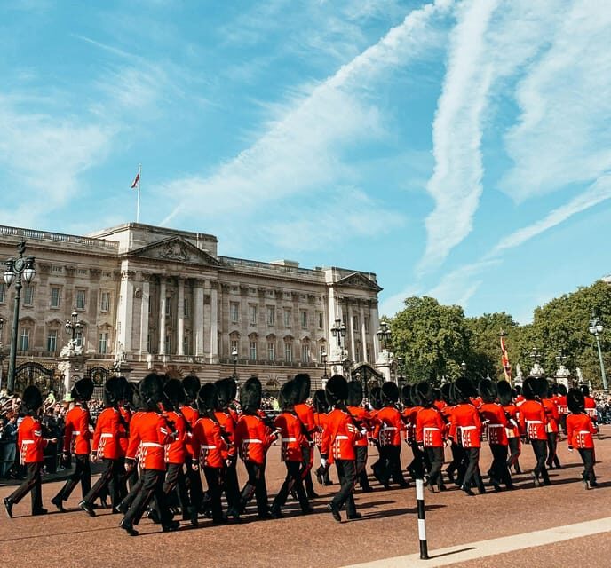 London: Changing of the Guard Experience Private Tour Guide - FAQs