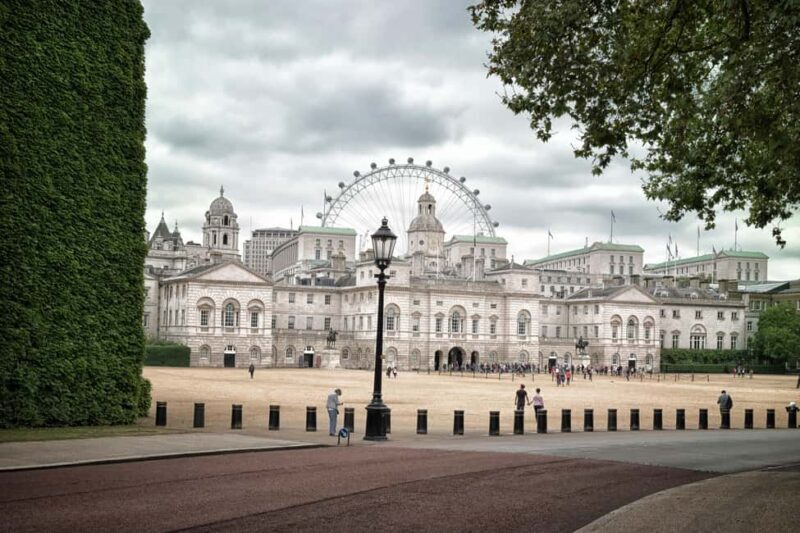 London: Changing of the Guard Experience with a Historian - Who Will Appreciate This Tour?