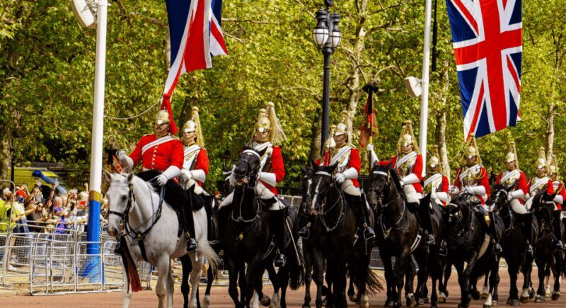 London: Changing of the Guard & Royal London Walking Tour - Key Points