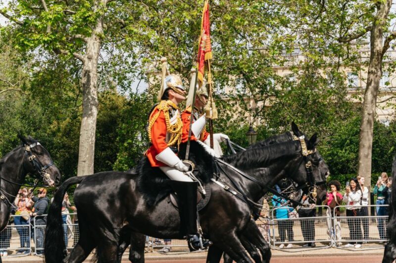 London: Changing of the Guard Tour by Buckingham Palace - A Deep Dive into the Changing of the Guard Tour