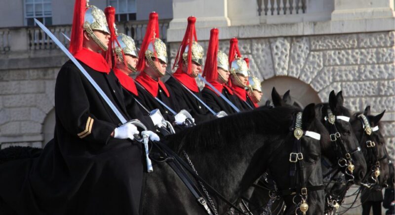 London: Changing of the Guard Walking Tour - Deep Dive into the Experience