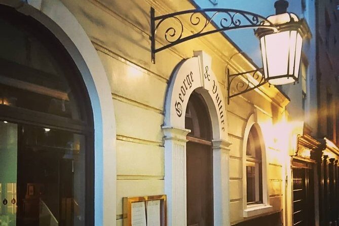 London Christmas Carol & Charles Dickens Small Group Walking Tour - A Detailed Look at the Tour Experience