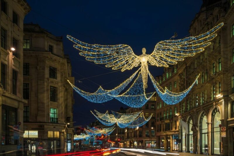London: Christmas Eve City Tour with Dinner & Midnight Mass - Dining and Cultural Highlights